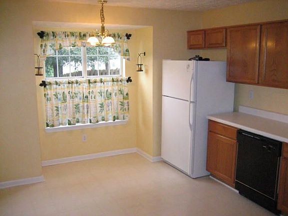 sunny eat-in kitchen