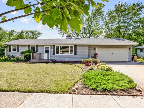 305 Illini Dr, Minooka, IL 60447