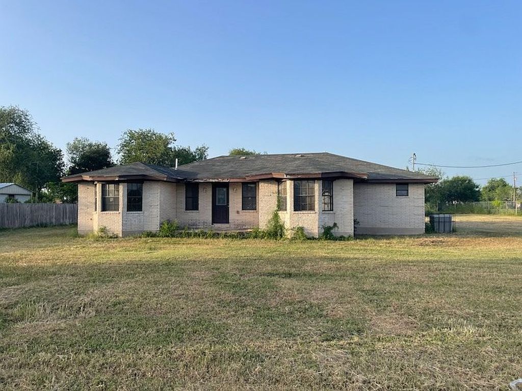 21945 Jim Bowie Blvd - Property Image