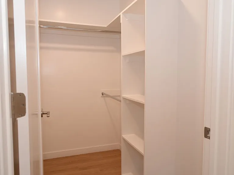 Brand New Luxury Homes! W/D, Balcony & Parking! — Photo 15