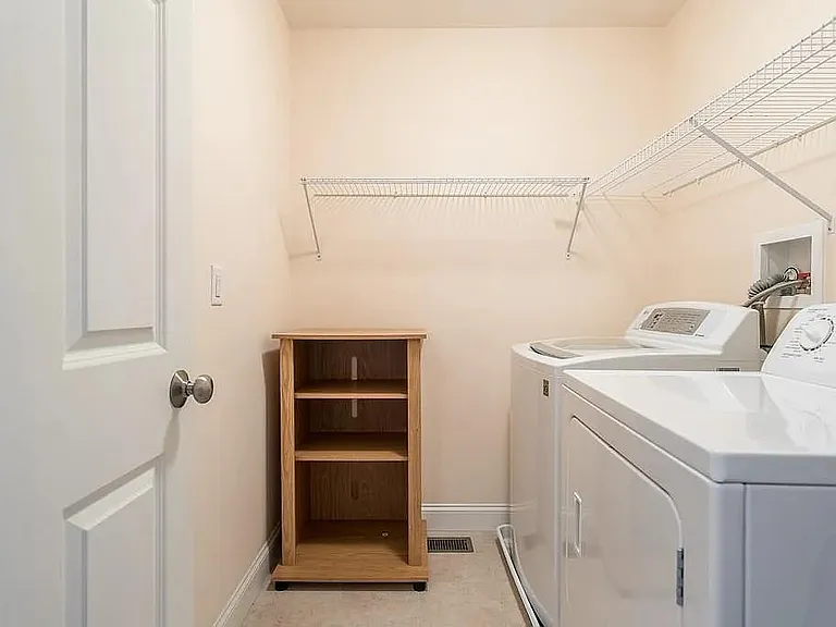 32 Empire Dr — Photo 15