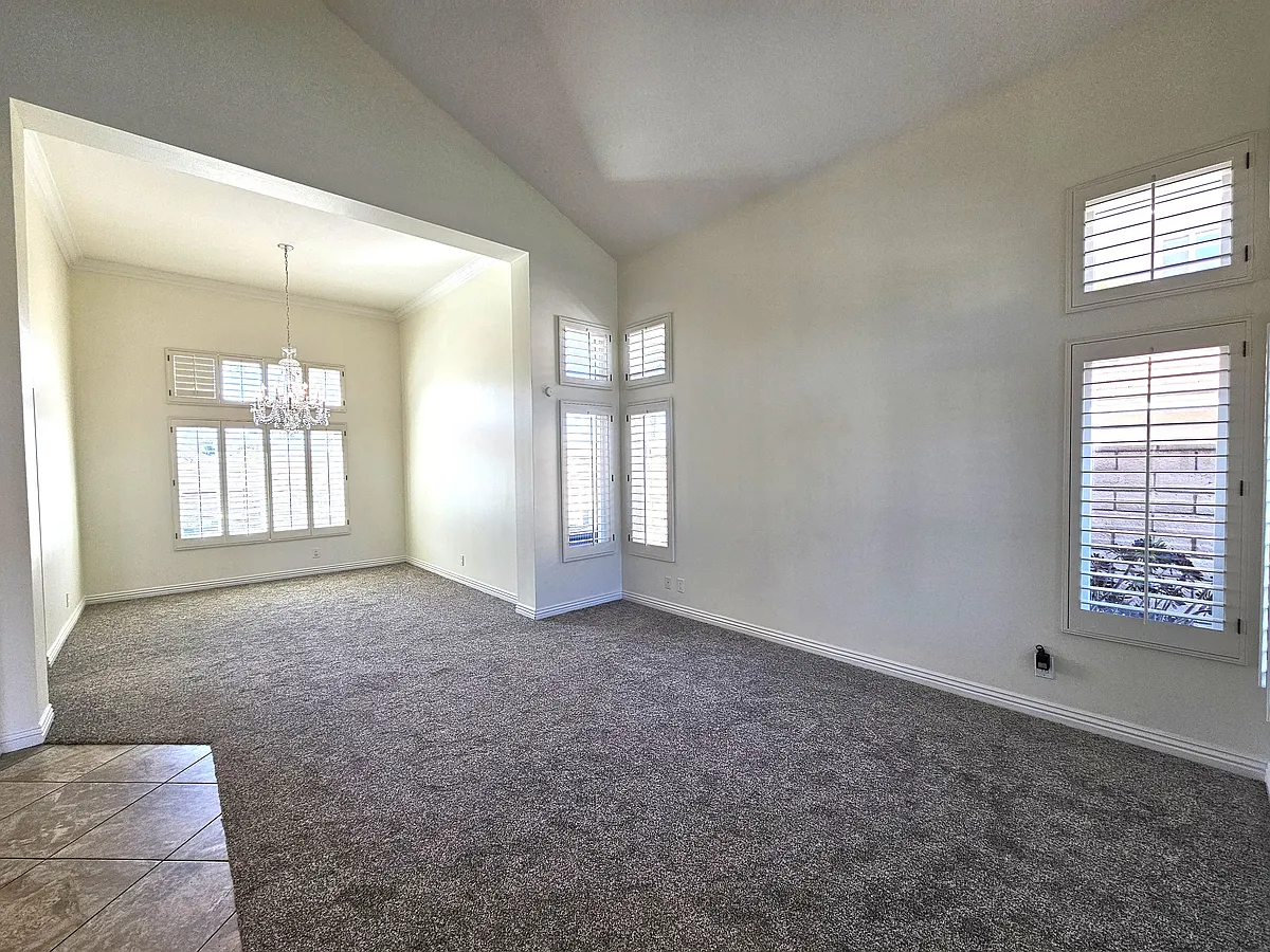 Building Photo - 2938 S Buena Vista Ave