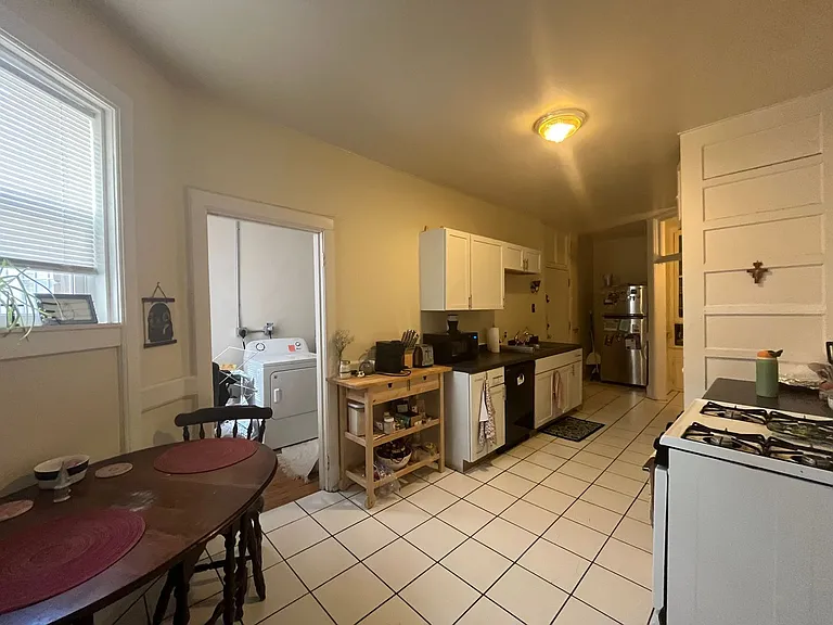 1030 N Marshall St — Photo 48