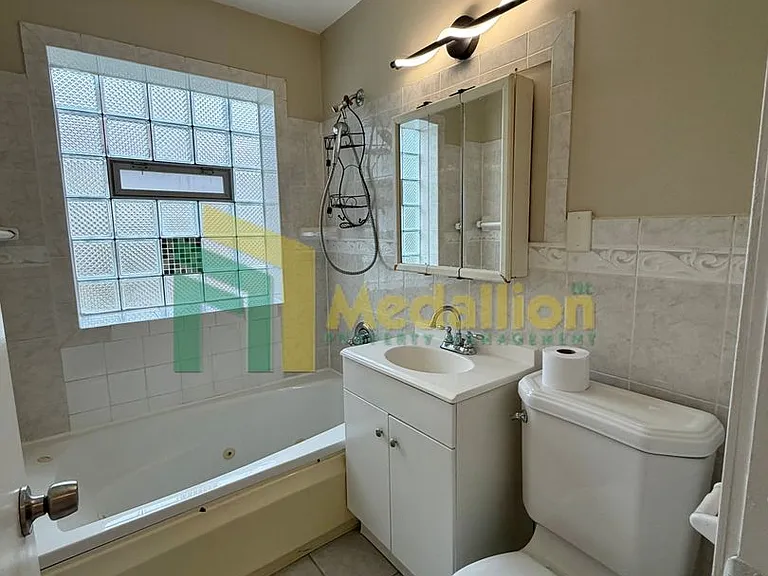11004 S Eberhart Ave — Photo 13