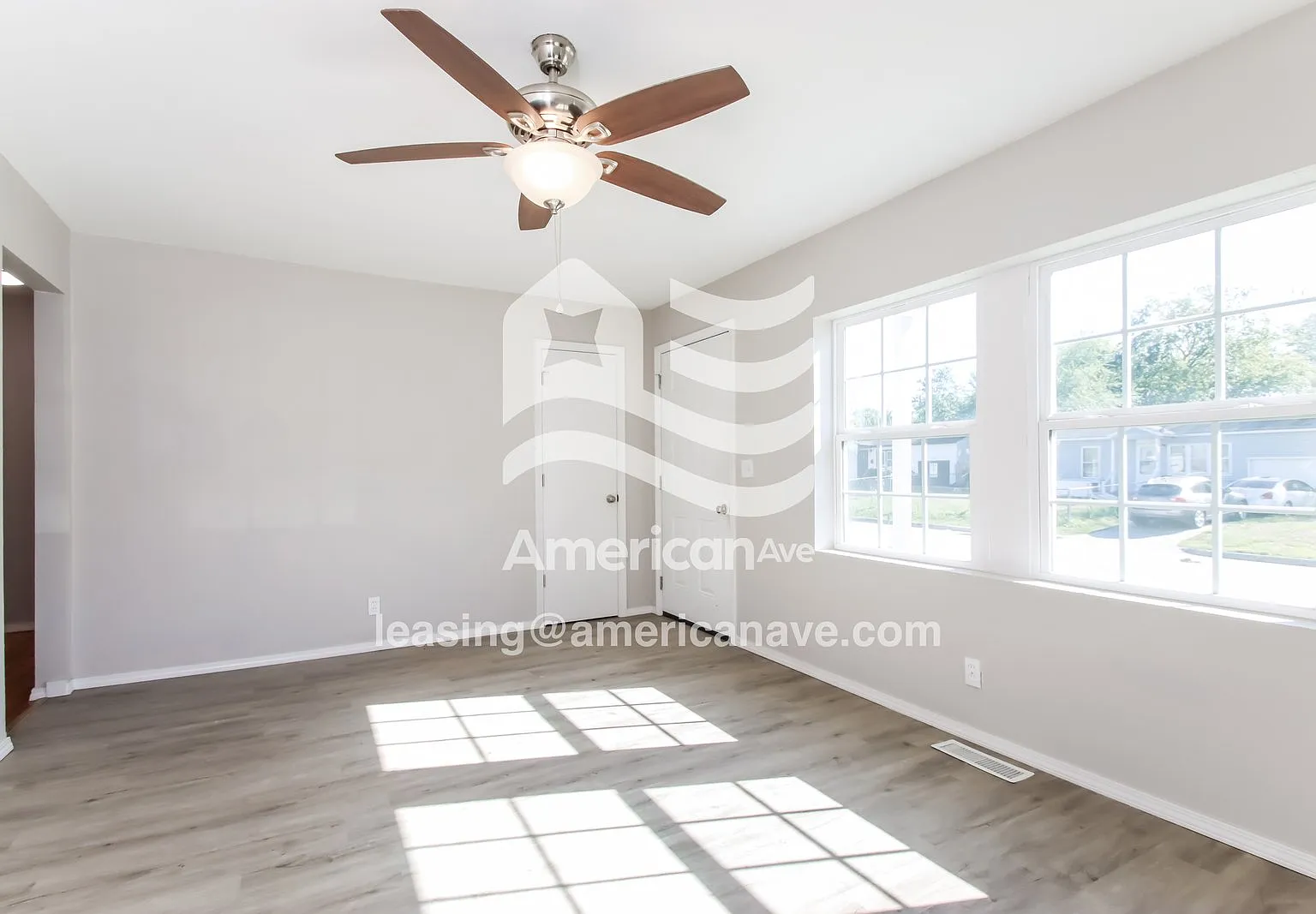 3 bed, 1.0 bath, 888 sqft, $1,250 — Photo 2