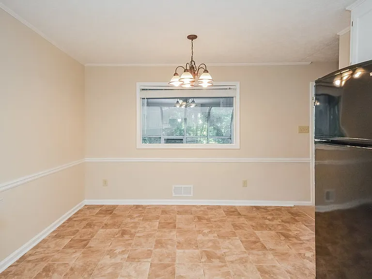 175 Meadowbrook Dr — Photo 7