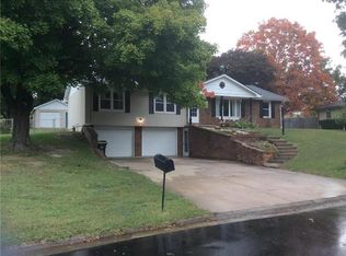 405 E Harvey Dr, Savannah, MO 64485