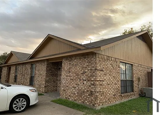 2 bed, 950 sqft, $1,950 — Photo 1