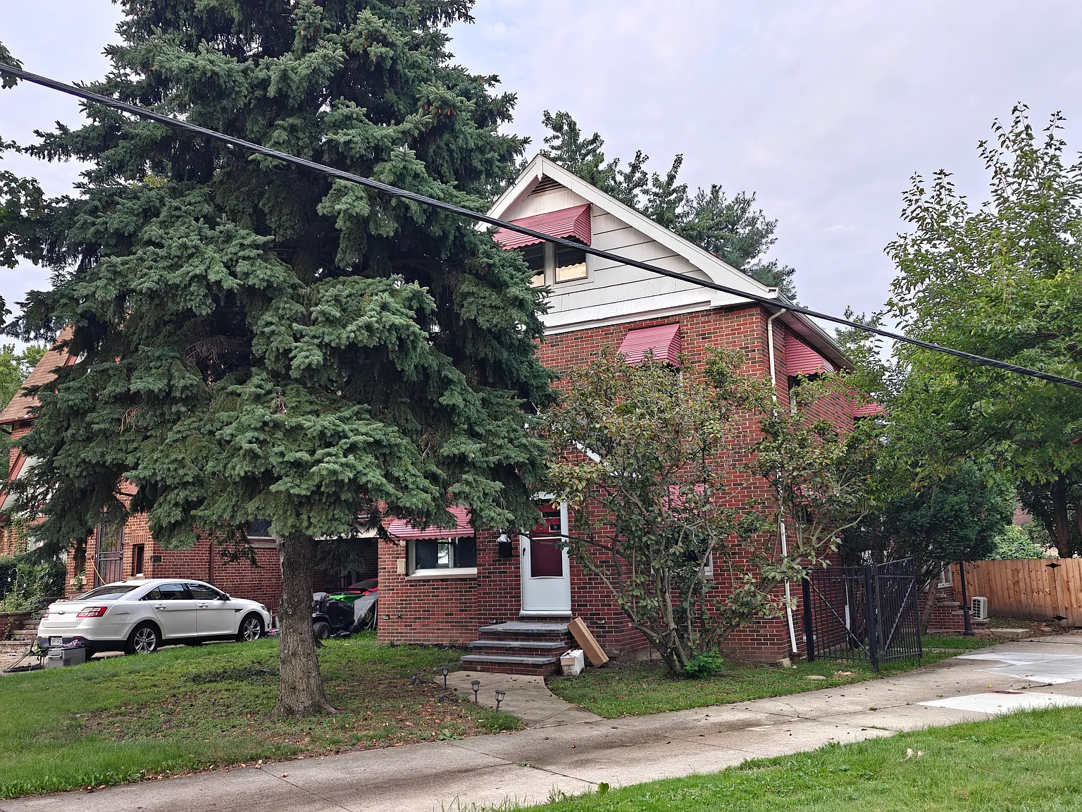 3 bed, 1300 sqft, $1,850 — Photo 1