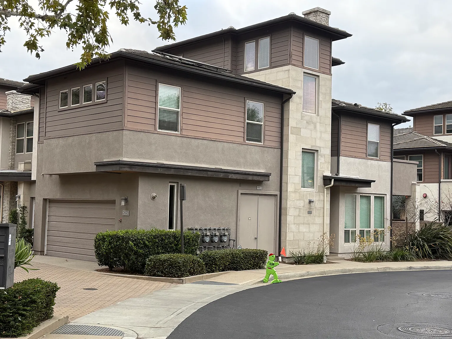 3 bed, 1894 sqft, $5,500 — Photo 1