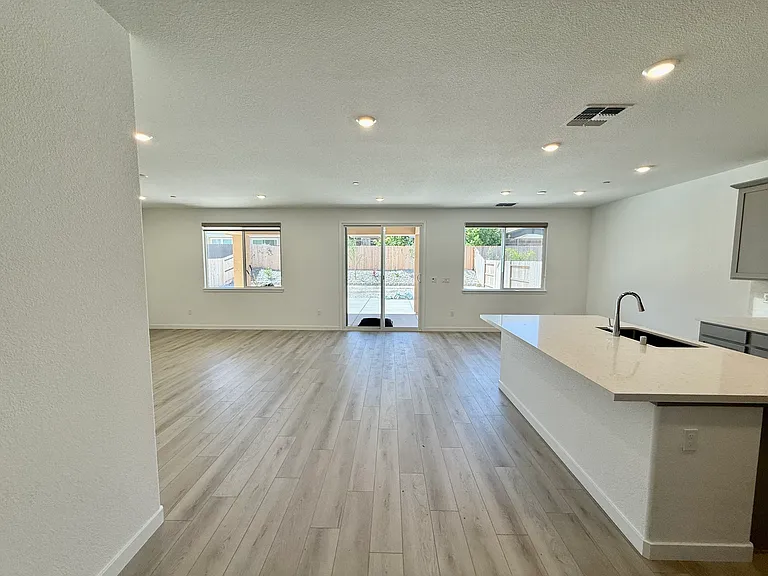12696 Hereford Ave — Photo 3