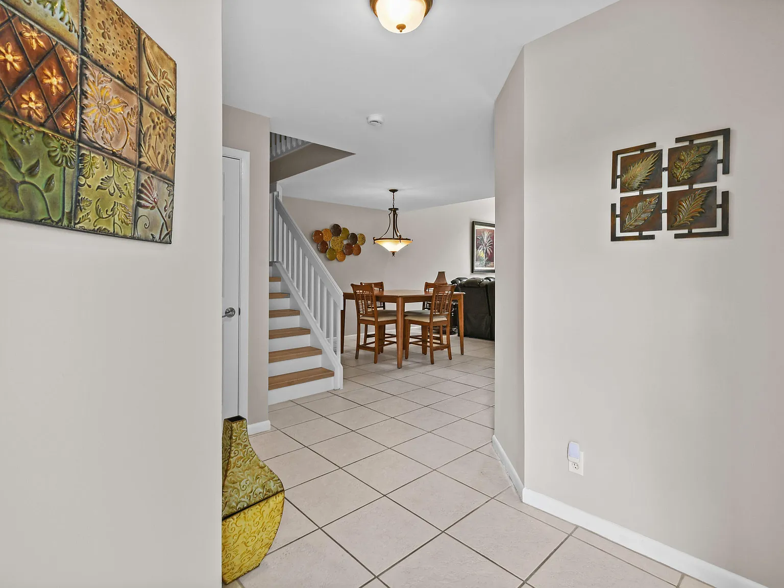 3 bed, 2.5 bath, 1990 sqft, $6,000 — Photo 3
