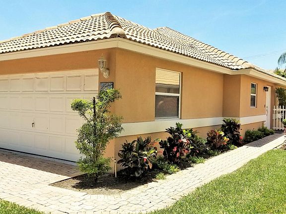 3rd image of 5469 Grande Palm Cir