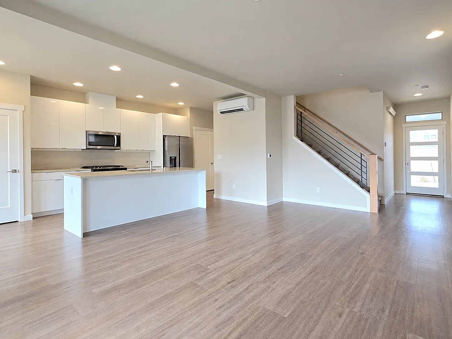 3 bed, 1551 sqft, $2,995 — Photo 3