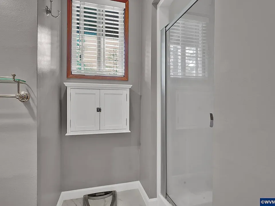 6 bed, 2594 sqft, $1,200 — Photo 4