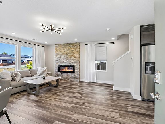 4th image of 922 NW 175th Way