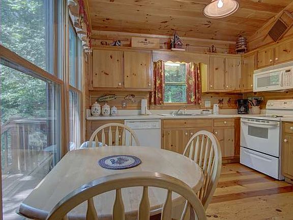 4th image of 67 Holly Hollow Ct
