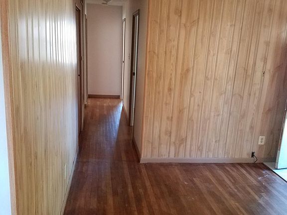 5th image of 21634 Merrill Ave