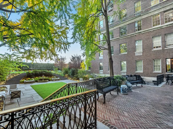 1 Sutton Place South image 22 of 26