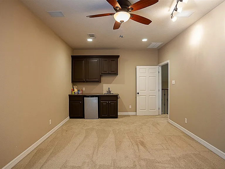 289 Broadmoor Dr — Photo 37
