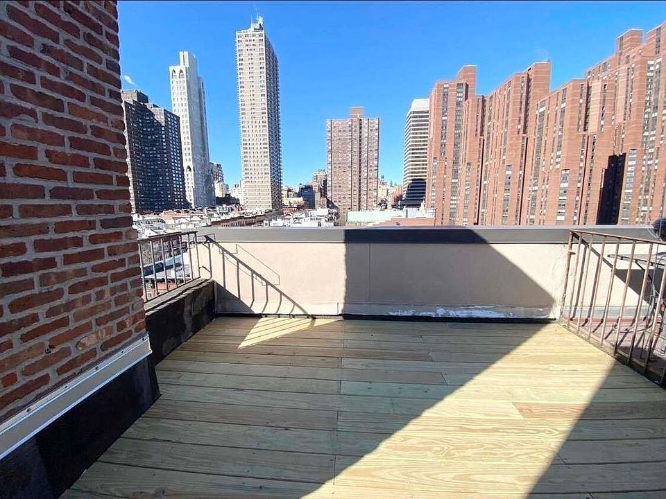 1st image of 1724 2nd Ave #7G