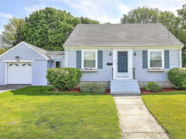 14 Manchester St, Bristol, RI 02809