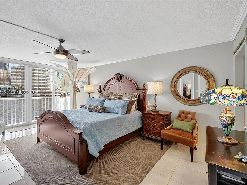 121 Golden Isles Dr #205