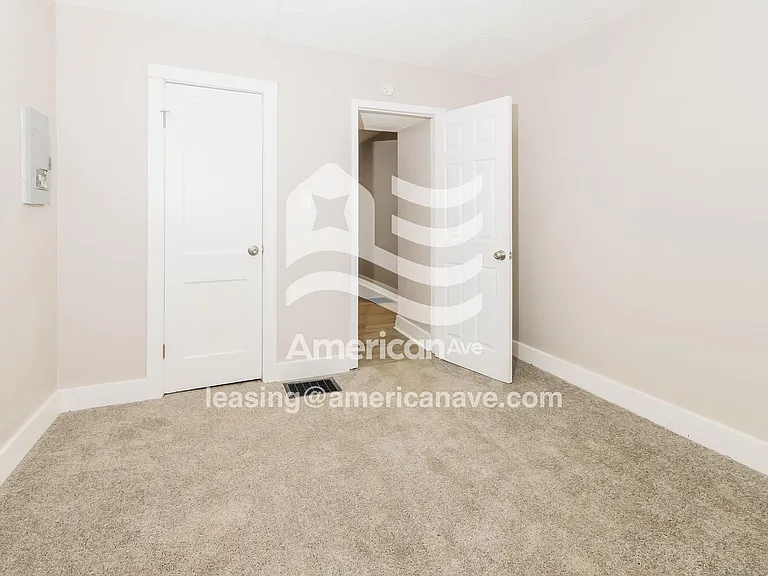 985923_013_bedroom_12767395.jpg