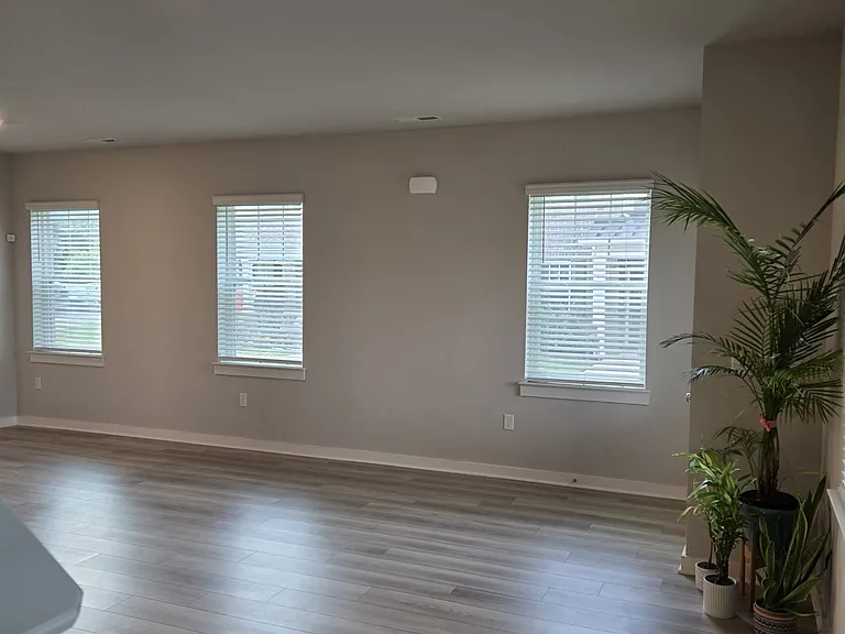 326 Lydia Dr — Photo 5