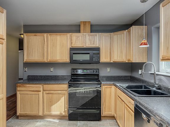 3rd image of 1195 Vincent Ct