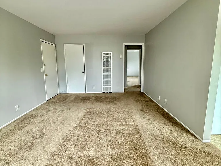 200 W Hamilton Ave — Photo 2