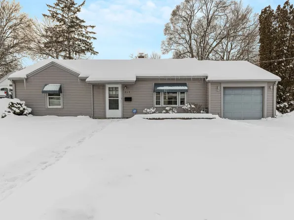 717 Peter Ave, Rockford, IL 61108