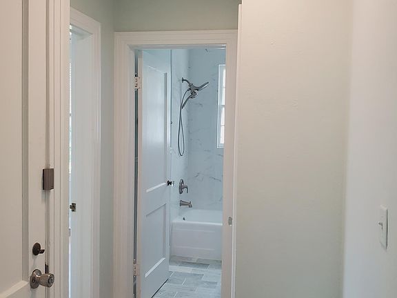 5th image of 46 W 11th St