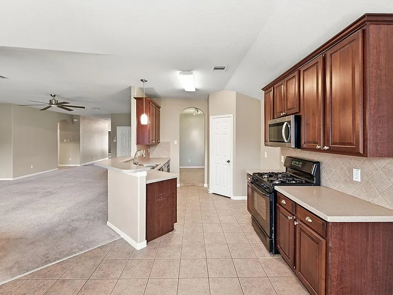 21011 Narrow Gate Dr — Photo 12