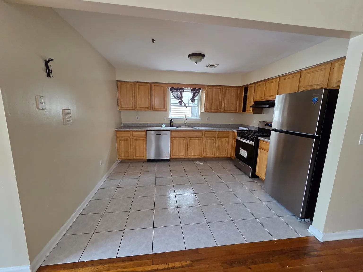 3 bed, 1500 sqft, $2,600 — Photo 3