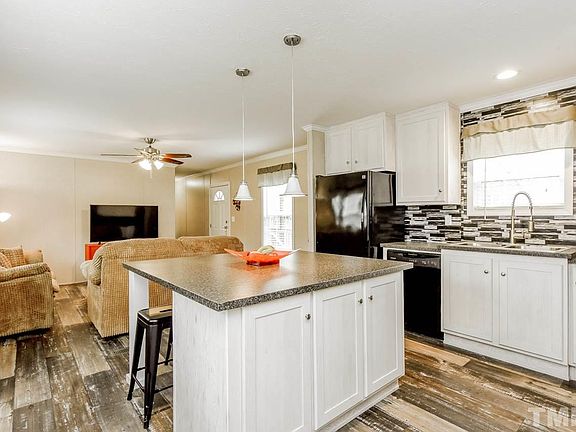 4th image of 3852 Mae Douglas Dr