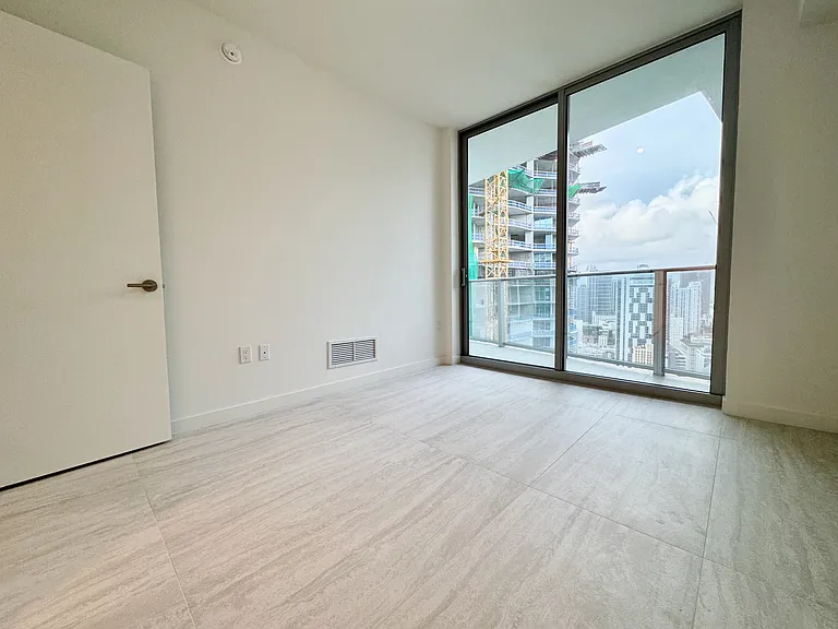 77 SE 5th St #4002 — Photo 17