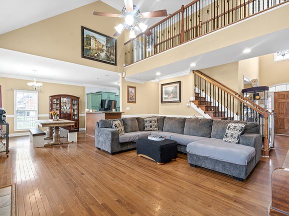 2nd image of 1105 Pavilion Way
