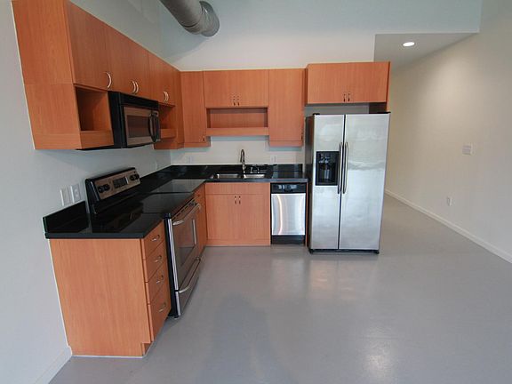 2nd image of 1000 1/2 S Hope St #317