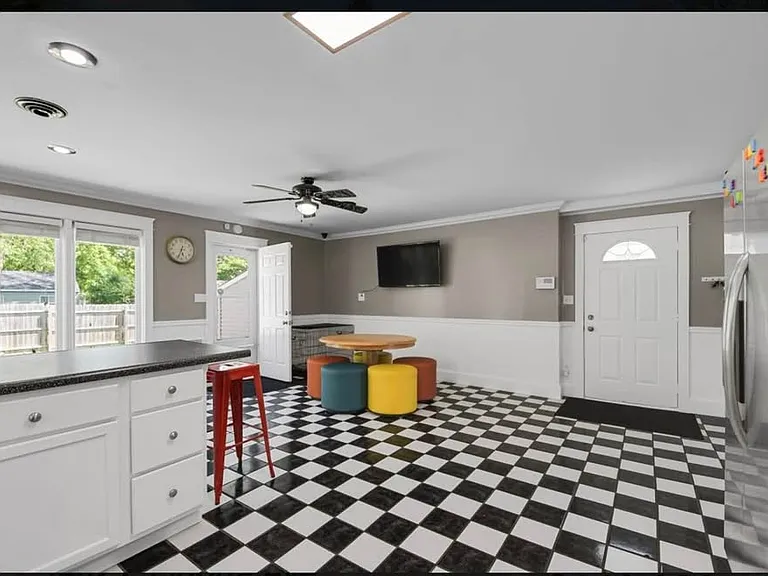 1402 E Florida Ave — Photo 3