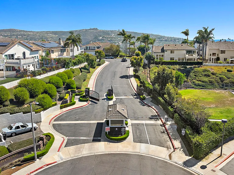 2438 Calle Aquamarina — Photo 37
