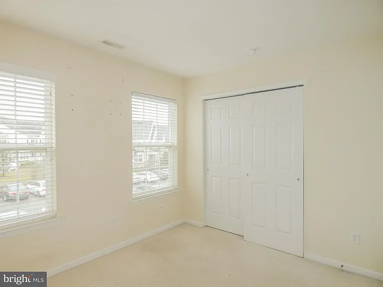 2105 Lexington Mews — Photo 31
