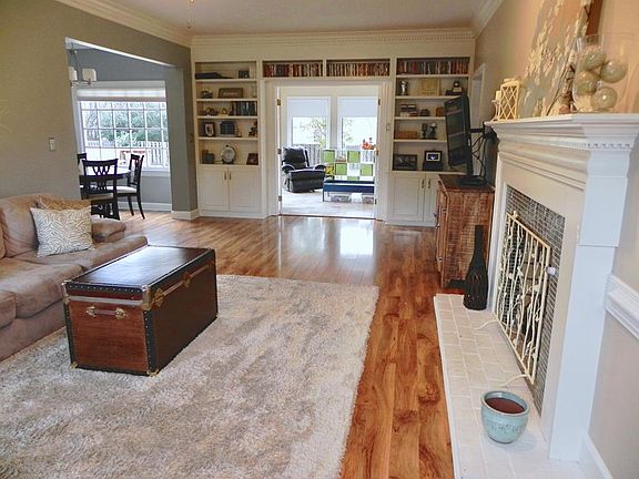 4th image of 209 Smith Dr