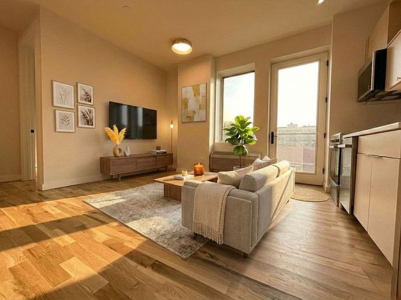 4th image of 699 E 6th St #301