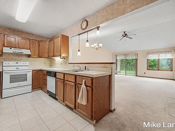 2nd image of 524 Laurie Dr NW