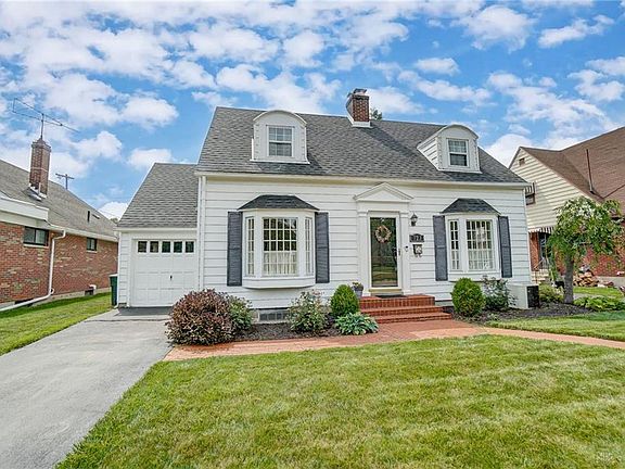 2nd image of 723 Broadmoor Dr