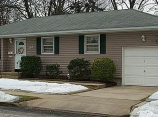 30 James St, Farmingdale, NY 11735