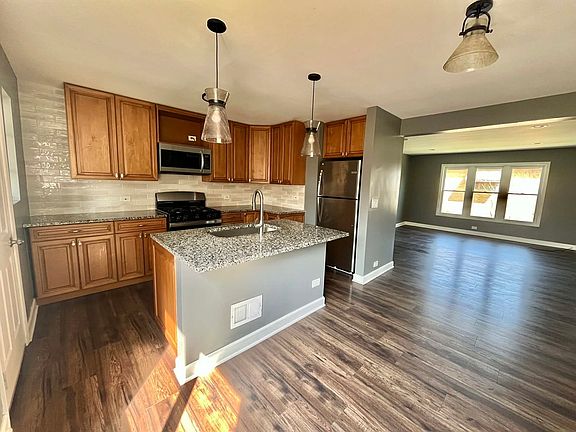 3rd image of 746 Walnut St #2E