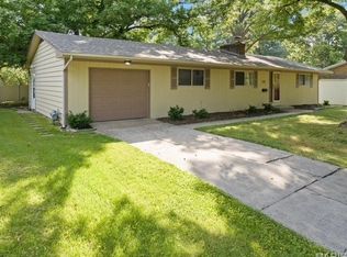 120 Juniper Dr, Belleville, IL 62221