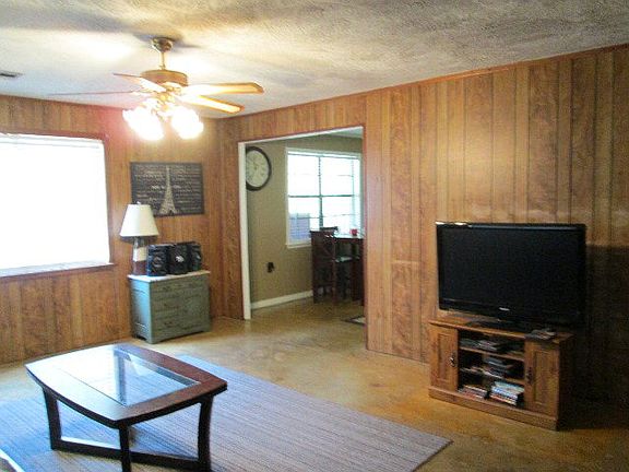 2nd image of 333 Shannon Ln